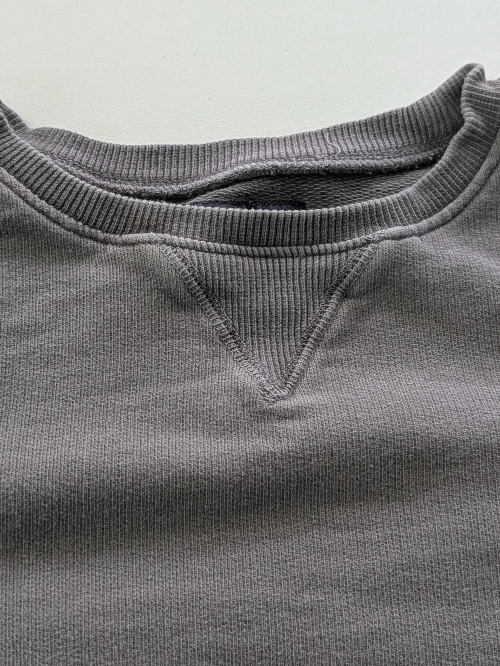 OshKosh B’gosh Boys Size 8 Gray Sweatshirt Pullover Crewneck Classic Logo